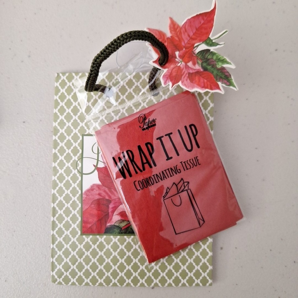 LOT OF 8 NEW VINTAGE CHRISTMAS GIFT BAGS w/ Tags and Tissue Paper 5.5" x 4.25" - Picture 10 of 10
